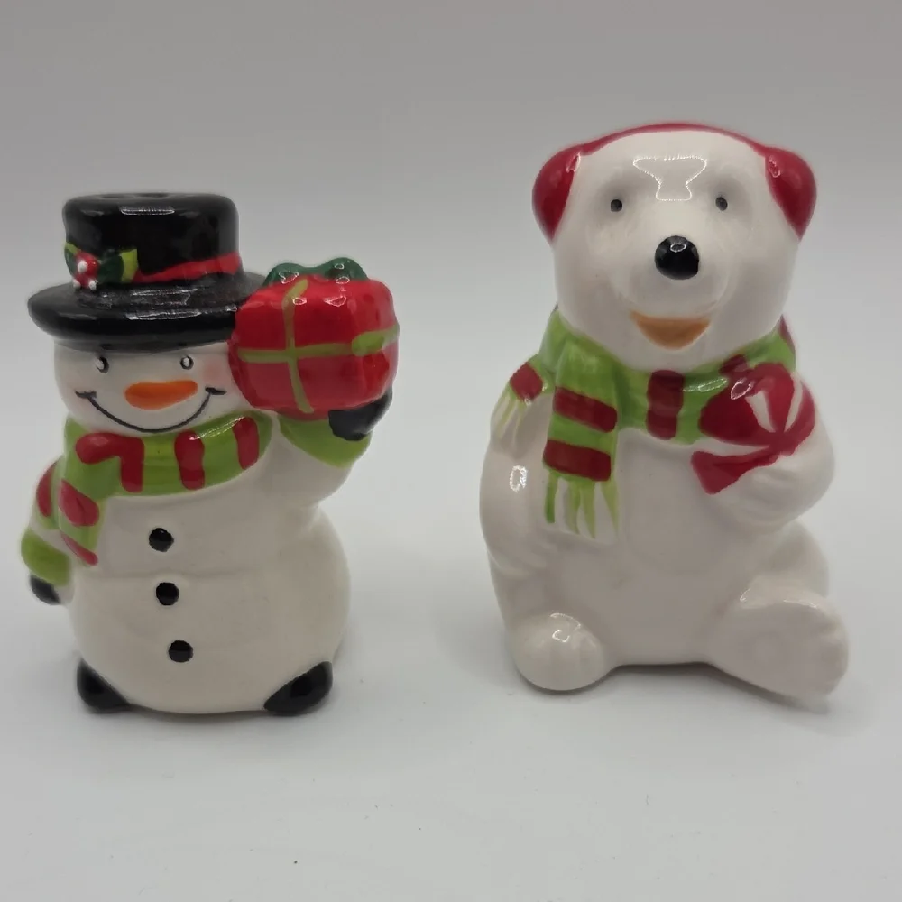 Salt And Pepper Shakers Snowman and Polar Bear